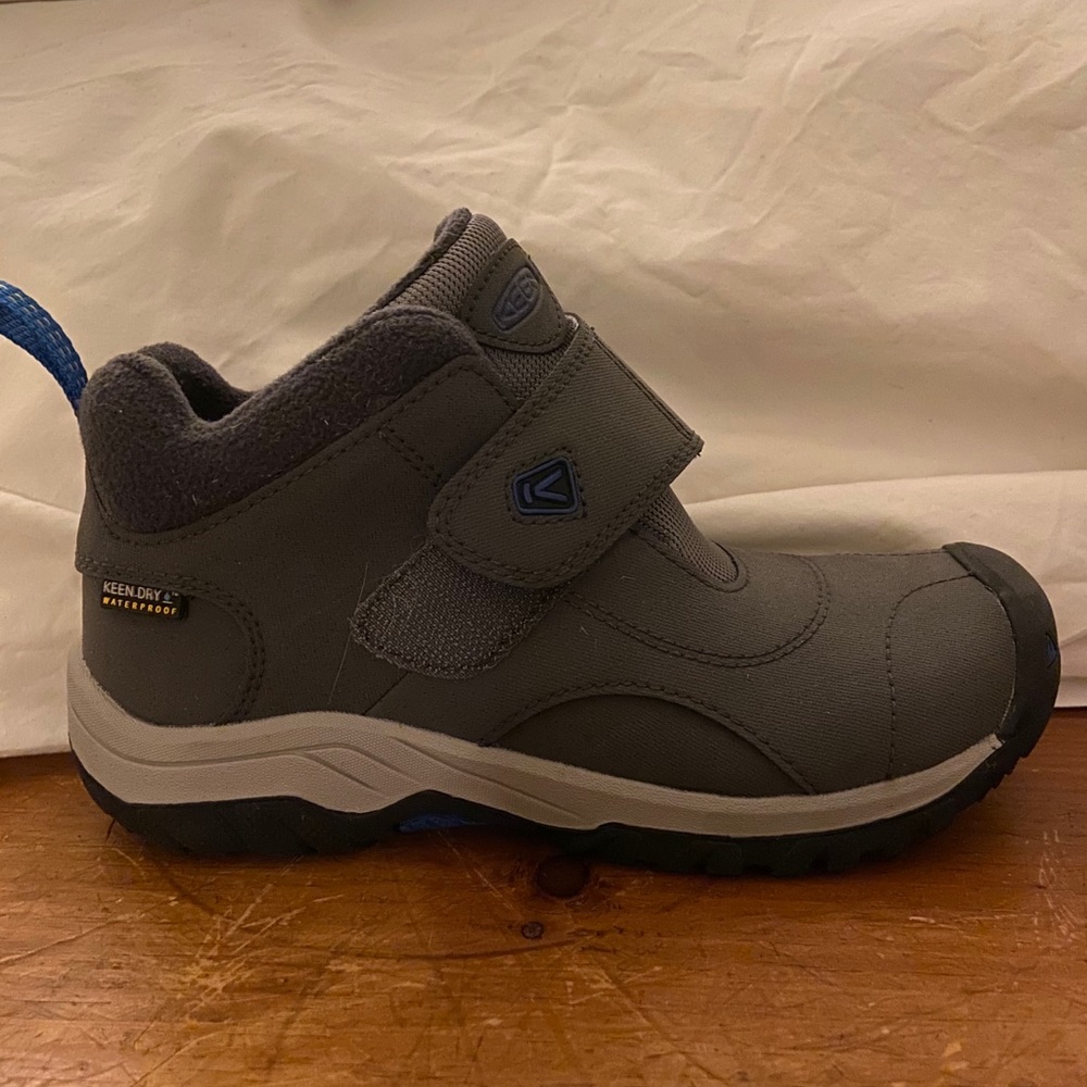 Boys Keen Winter Boots Size 2